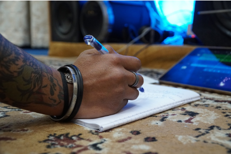 The Role of Gambling Metaphors in Songwriting