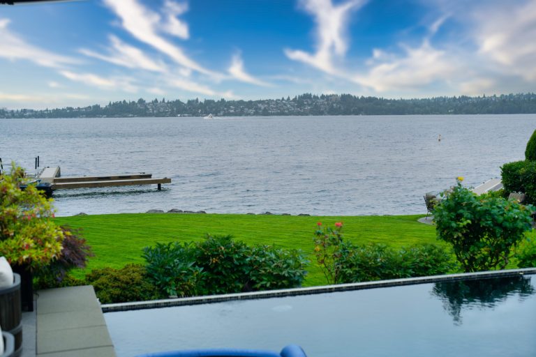 Waterfront Homes: The Ultimate Blend of Luxury, Nature, and Lifestyle